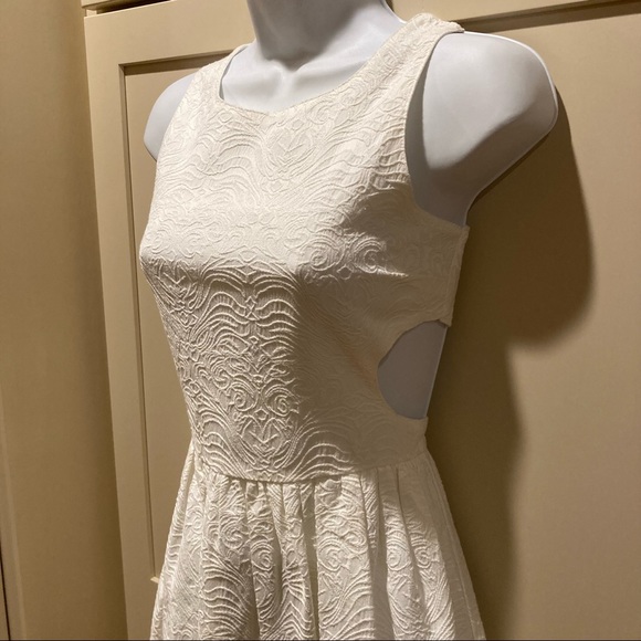 Sans Souci Sundress - Picture 2 of 4